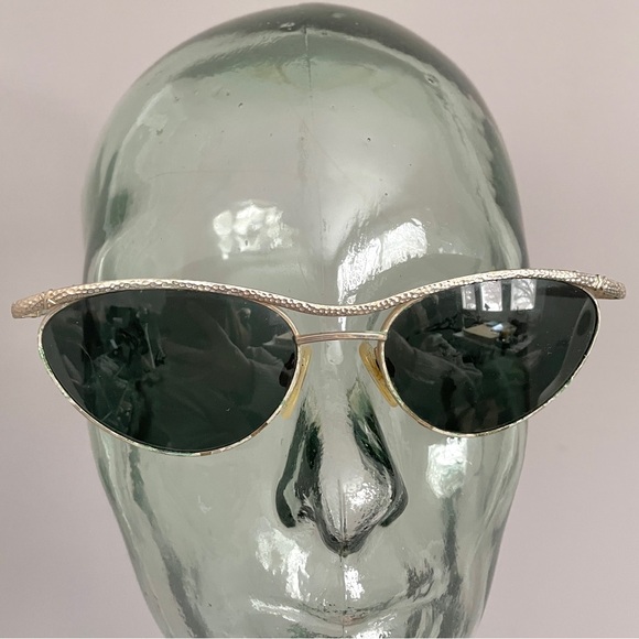 Vintage Paloma Picasso Light Gold Oval Cat Eye Sunglasses - made in Germany - Picture 3 of 13